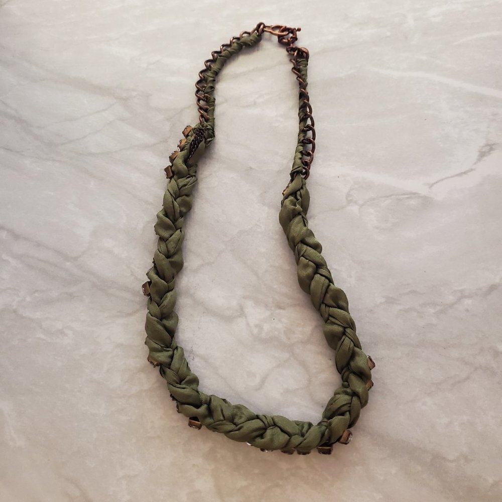 💚 J.Crew Olive Green Fabric Gunmetal Rhinestones Crystals Twisted Necklace 💚 - Picture 9 of 13